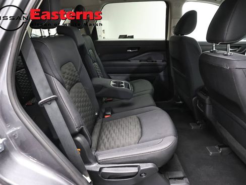 Used 2022 Nissan Pathfinder SV AWD/4WD image 23