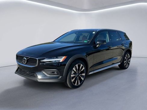 New 2026 Volvo V60 B5 Cross Country Ultra w/ Protection Package Premier image 7