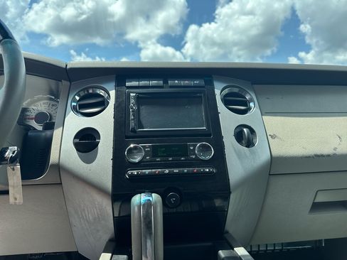 Used 2011 Ford Expedition Limited image 30