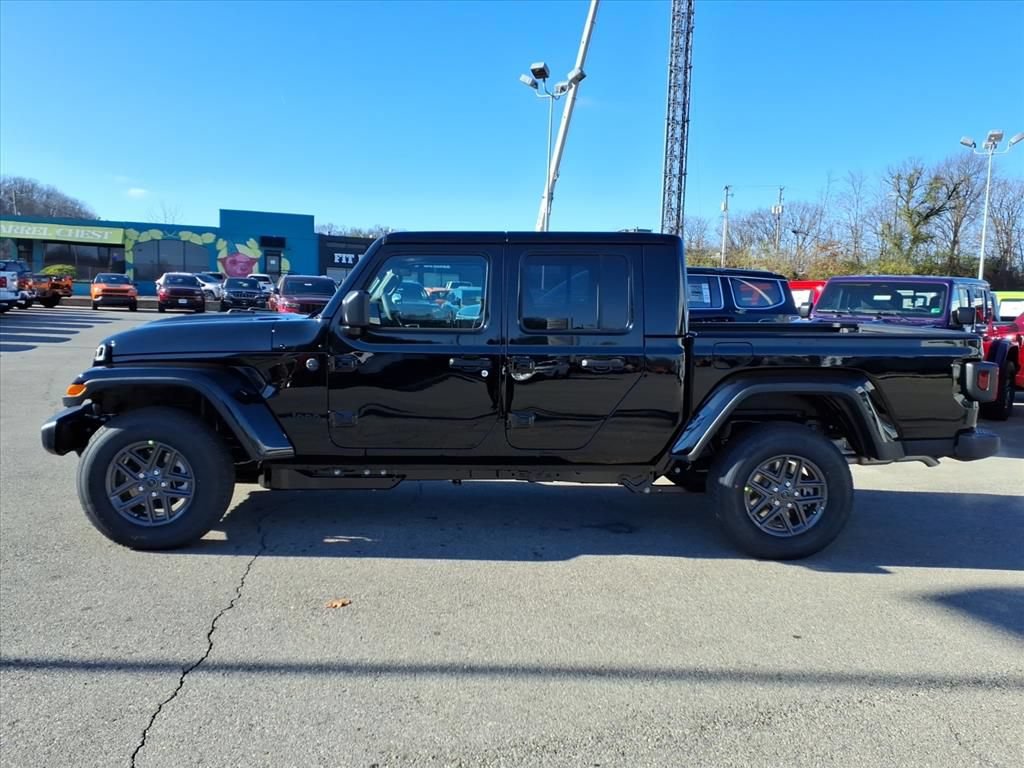 New 2026 Jeep Gladiator Sport AWD/4WD image 7