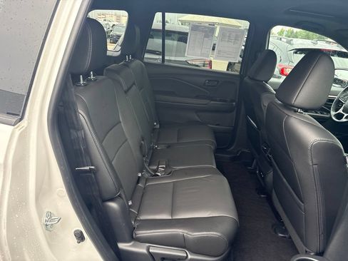 Used 2025 Honda Passport EX-L image 11