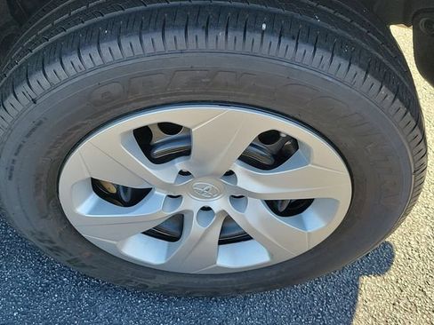 Used 2024 Toyota RAV4 LE image 7