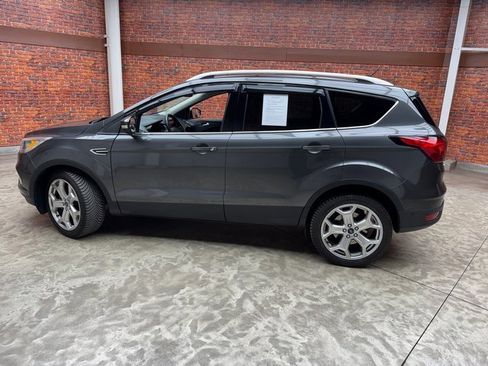 Used 2019 Ford Escape Titanium image 2