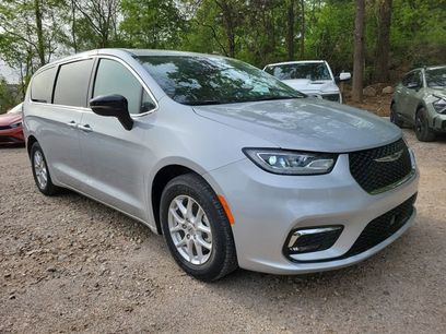 Used 2024 Chrysler Pacifica Touring-L