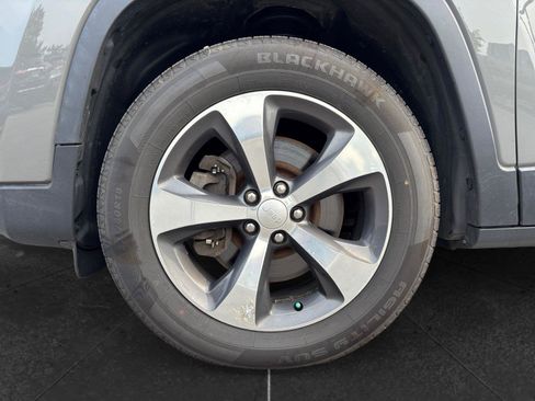 Used 2019 Jeep Cherokee Limited AWD/4WD image 9