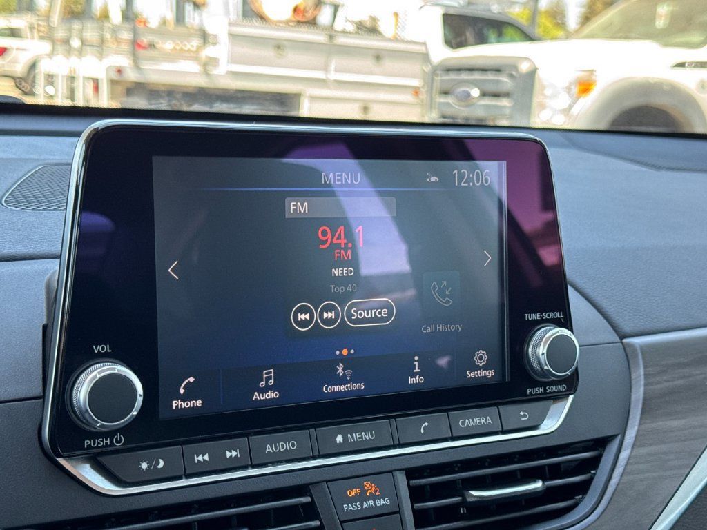 Used 2025 Nissan Altima 2.5 SV FWD image 16