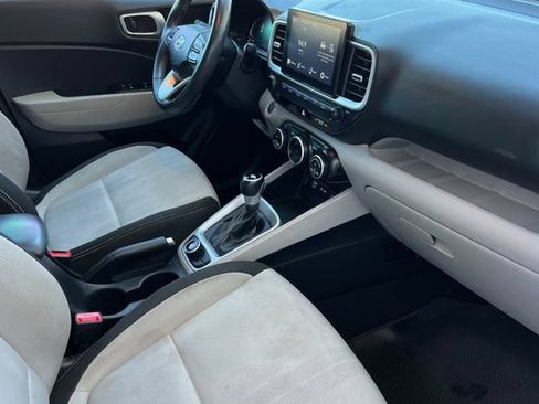 Used 2024 Hyundai Venue SEL FWD image 17