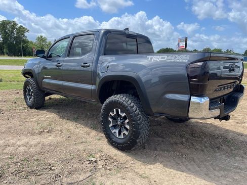 Used 2019 Toyota Tacoma TRD Off-Road image 7