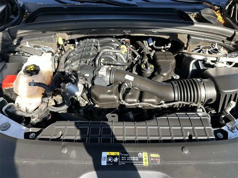 Used 2024 Jeep Grand Cherokee L Laredo image 10