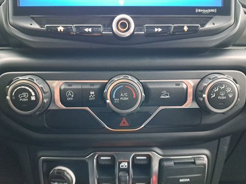 Used 2021 Jeep Wrangler Unlimited Sport image 22