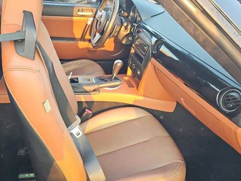 Used 2007 MAZDA MX-5 Miata Grand Touring w/ Appearance Pkg image 3