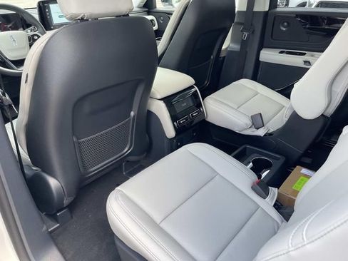 New 2026 Lincoln Aviator AWD image 18