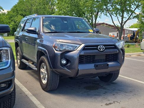 Used 2021 Toyota 4Runner SR5 Premium w/ Moonroof Package AWD/4WD image 4