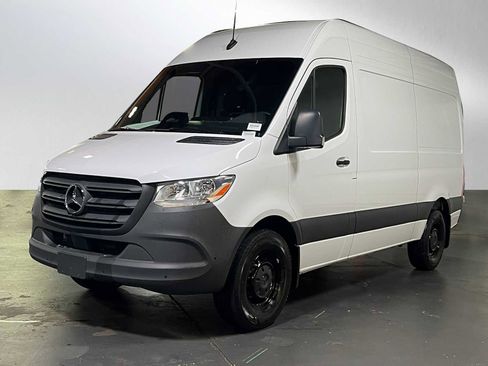Used 2025 Mercedes-Benz Sprinter 2500 image 7