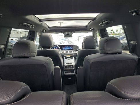 New 2026 Mercedes-Benz GLS 580 4MATIC image 9