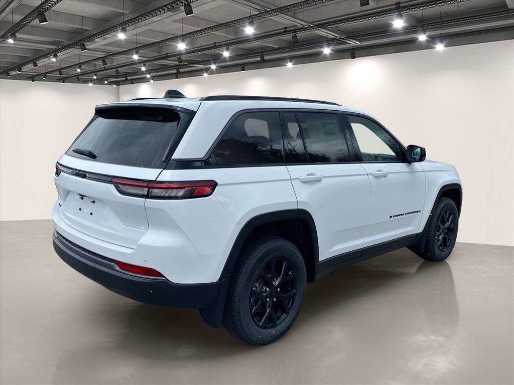 New 2026 Jeep Grand Cherokee Altitude AWD/4WD image 4
