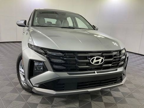Used 2025 Hyundai Tucson SE FWD image 8