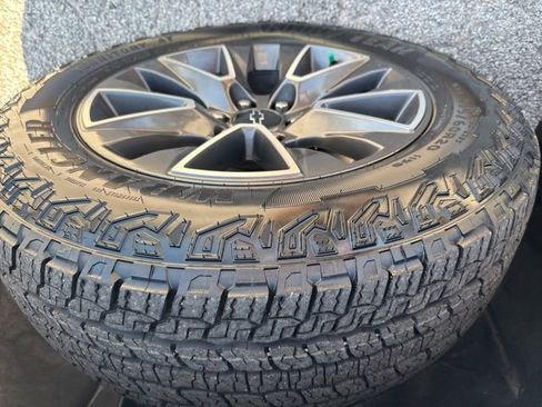 Used 2022 Chevrolet Suburban Z71 w/ Z71 Off-Road Package image 27