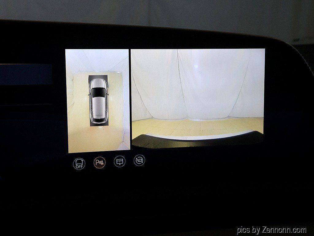 Used 2025 Cadillac Optiq Luxury 2 w/ LPO, Floor Liner Package AWD/4WD image 23