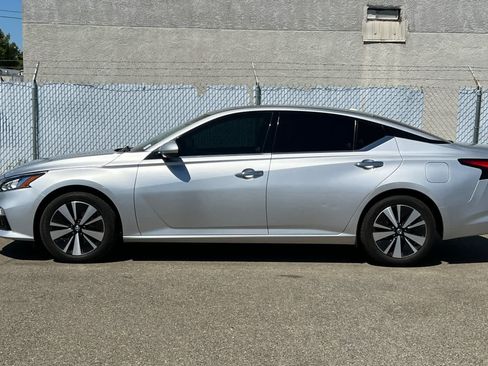 Used 2019 Nissan Altima 2.5 SL FWD image 2