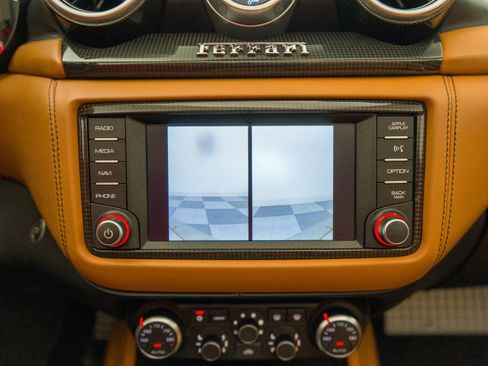 Used 2015 Ferrari California T image 17