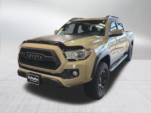 Used 2018 Toyota Tacoma TRD Off-Road w/ Technology Package AWD/4WD image 3