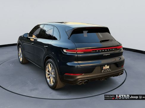 Used 2024 Porsche Cayenne AWD/4WD image 7