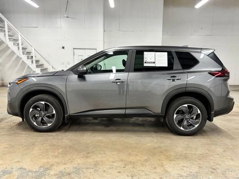 Used 2025 Nissan Rogue SV AWD/4WD image 4