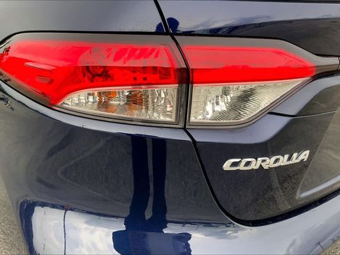 Used 2021 Toyota Corolla SE w/ SE Premium Package FWD image 28