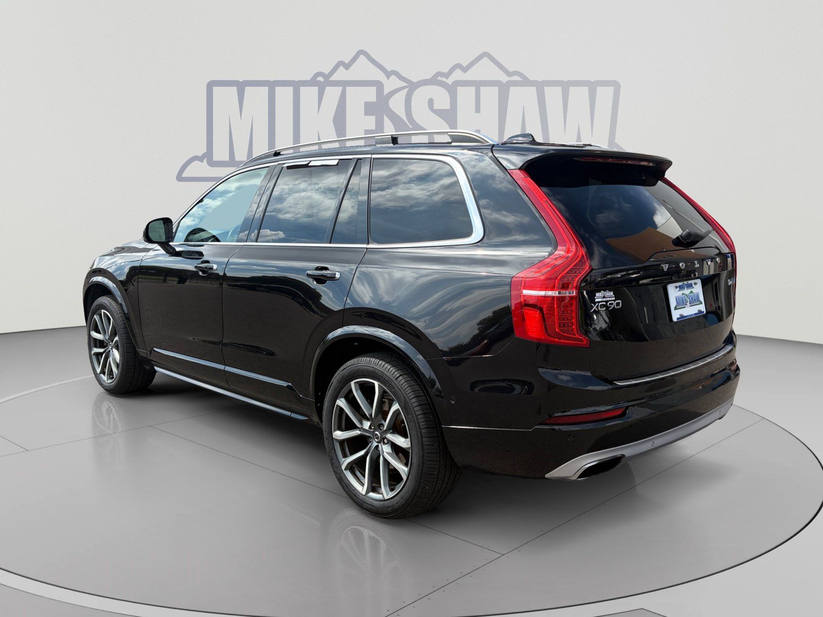 Used 2017 Volvo XC90 T6 Momentum w/ Vision Package AWD/4WD image 3
