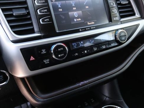 Used 2017 Toyota Highlander XLE image 23