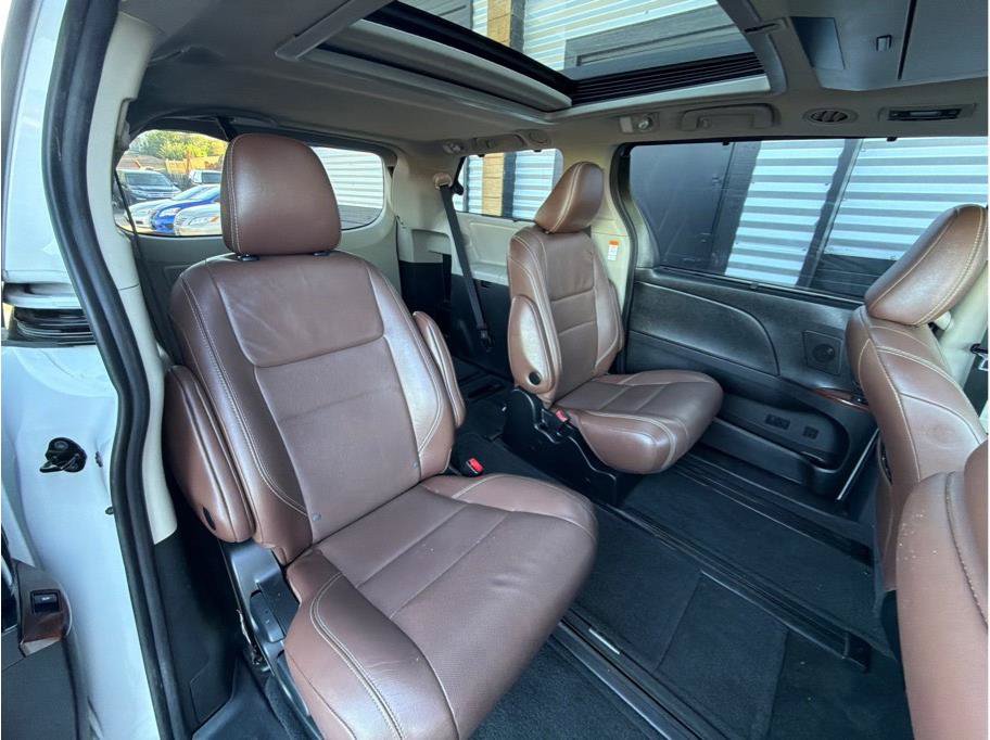 Used 2017 Toyota Sienna Limited Premium AWD/4WD image 25