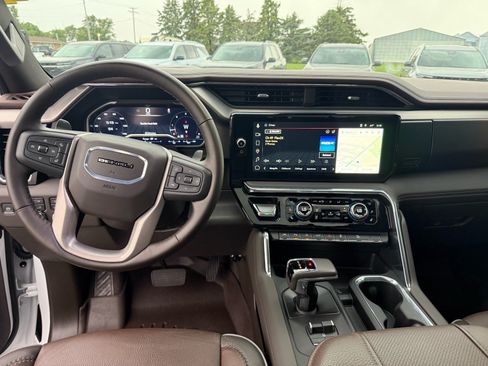 Used 2025 GMC Sierra 1500 Denali w/ Denali Reserve Package AWD/4WD image 15