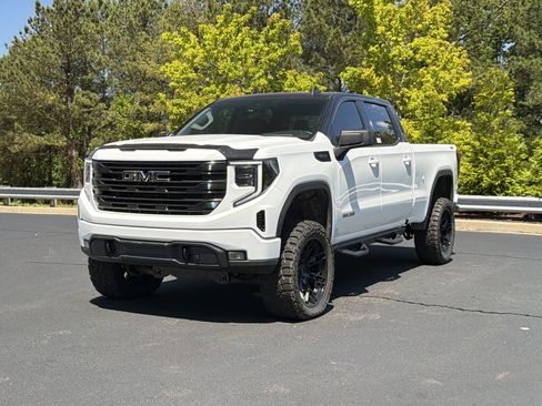 Used 2024 GMC Sierra 1500 Elevation w/ LPO, Elevation Black Package AWD/4WD image 13