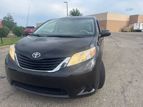 Used 2012 Toyota Sienna LE w/ Towing Pkg FWD image 13