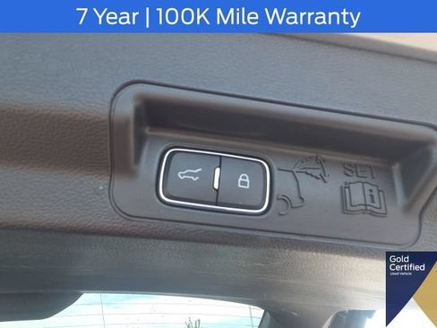 Used 2023 Ford Explorer XLT w/ Equipment Group 202A AWD/4WD image 18