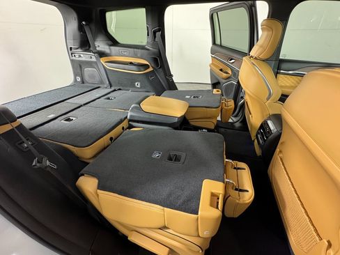 New 2025 Jeep Grand Cherokee L Summit w/ Obsidian Package image 31