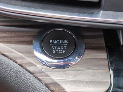 Used 2022 Ford Explorer Limited w/ Equipment Group 301A AWD/4WD image 23