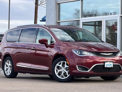 Used 2020 Chrysler Pacifica Touring-L Plus w/ Tire & Wheel Group FWD image 2