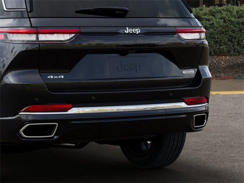 New 2025 Jeep Grand Cherokee Overland w/ Luxury Tech Group IV image 13