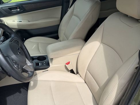 Used 2017 Subaru Outback 2.5i Limited AWD/4WD image 9