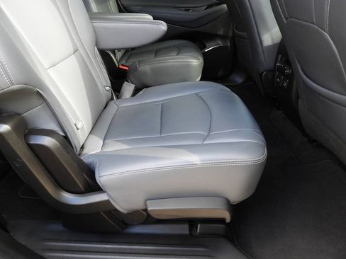 Used 2022 Buick Enclave Essence w/ Experience Buick Package FWD image 34