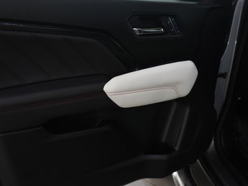 Used 2024 GMC Canyon AT4X image 23