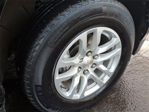 Used 2024 Chevrolet Suburban LT image 7