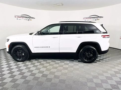 Used 2024 Jeep Grand Cherokee Altitude AWD/4WD image 5