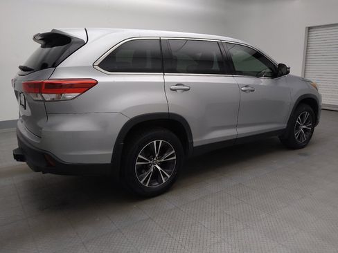 Used 2019 Toyota Highlander LE AWD/4WD image 10