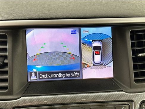 Used 2018 Nissan Pathfinder SL image 12