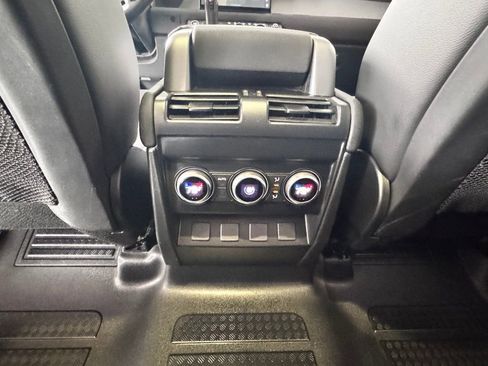 Used 2023 Land Rover Defender 110 S image 30