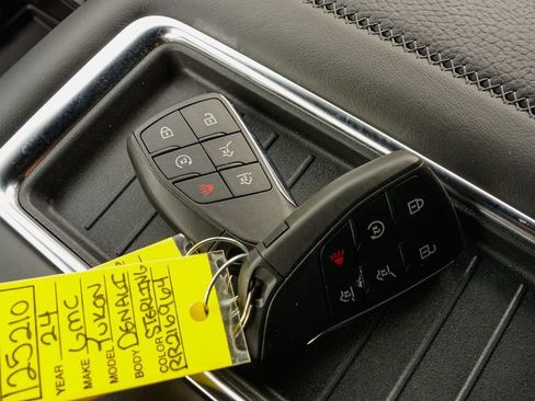 Used 2024 GMC Yukon Denali w/ Advanced Technology Package image 30