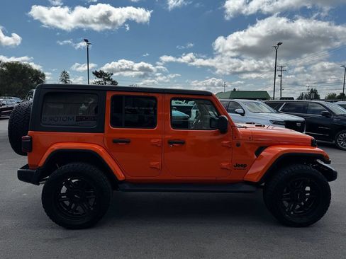 Used 2026 Jeep Wrangler Unlimited Sahara AWD/4WD image 7